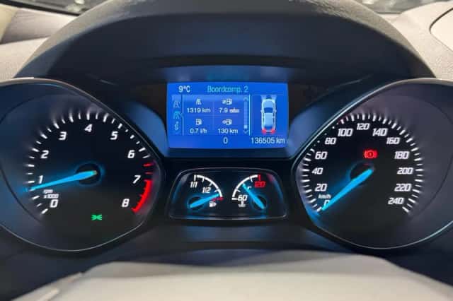 Ford Kuga (2015) thumbnail 38