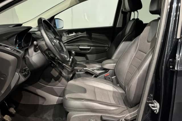 Ford Kuga (2015) thumbnail 6