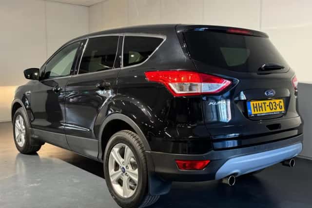 Ford Kuga (2015) thumbnail 7