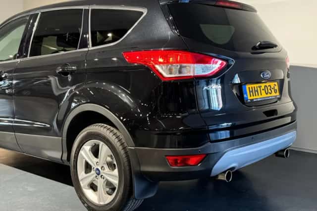 Ford Kuga (2015) thumbnail 9