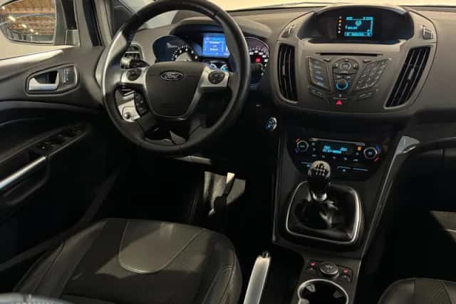 Ford Kuga (2015) thumbnail 10