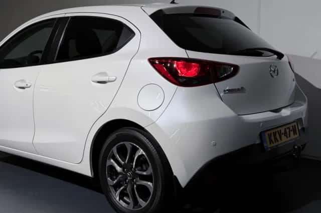 Mazda 2 (2015) thumbnail 13