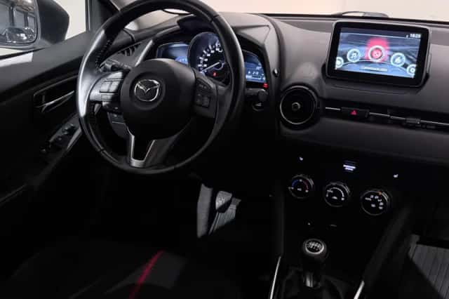 Mazda 2 (2015) thumbnail 16
