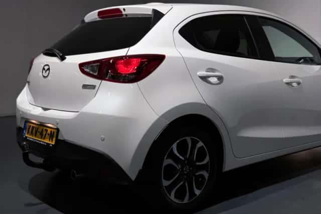 Mazda 2 (2015) thumbnail 17