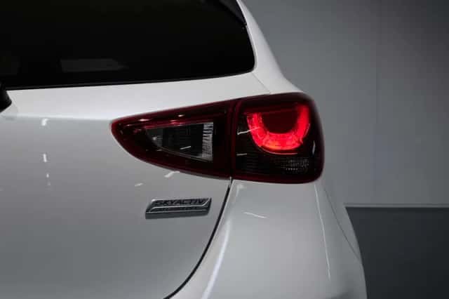 Mazda 2 (2015) thumbnail 18