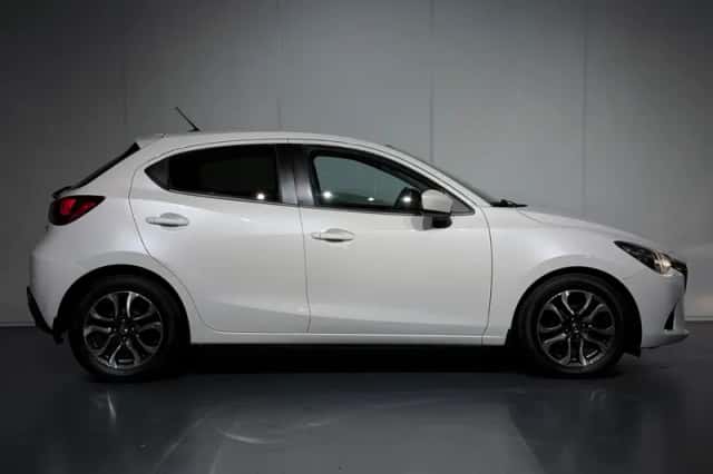 Mazda 2 (2015) thumbnail 20