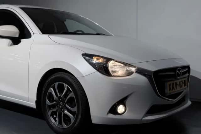 Mazda 2 (2015) thumbnail 25