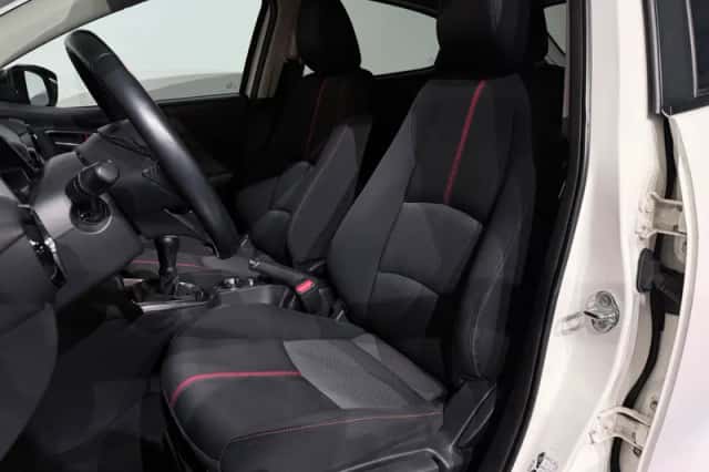 Mazda 2 (2015) thumbnail 4