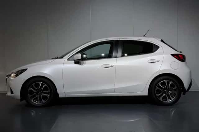 Mazda 2 (2015) thumbnail 6