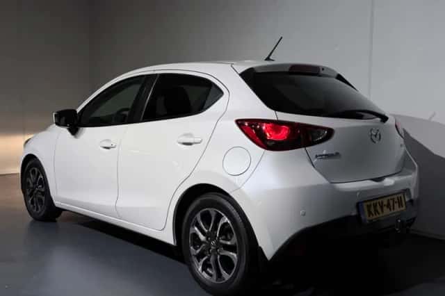 Mazda 2 (2015) thumbnail 10