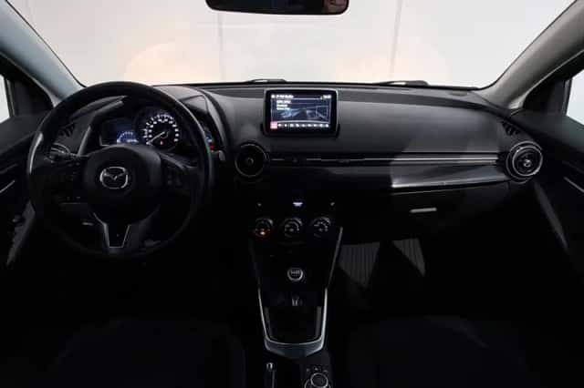 Mazda 2 (2016) thumbnail 2