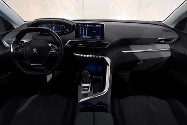 Peugeot 3008 (2019) thumbnail 2