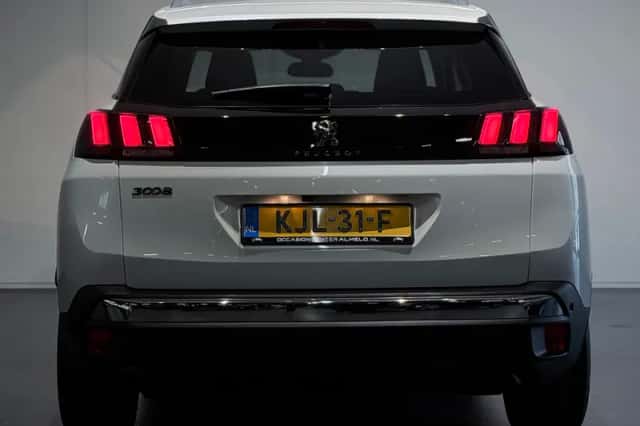 Peugeot 3008 (2019) thumbnail 17