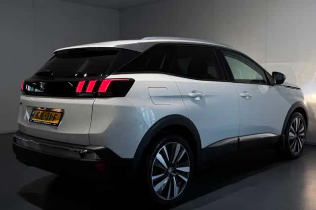 Peugeot 3008 (2019) thumbnail 3