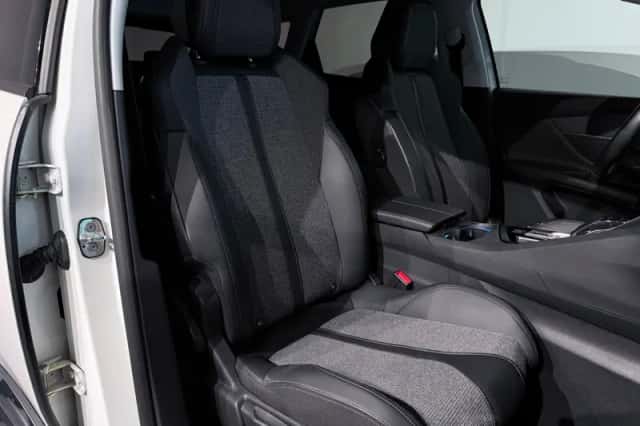 Peugeot 3008 (2019) thumbnail 24