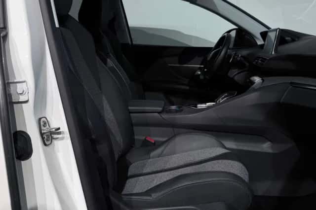 Peugeot 3008 (2019) thumbnail 29
