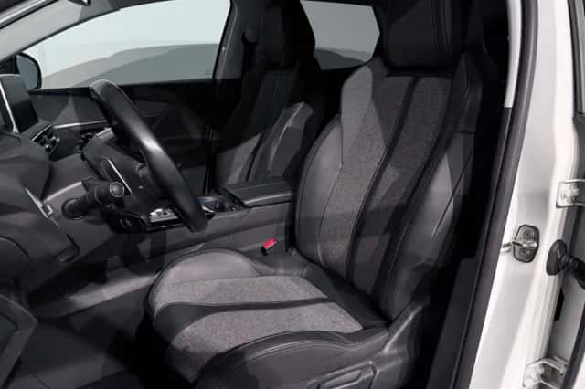 Peugeot 3008 (2019) thumbnail 4