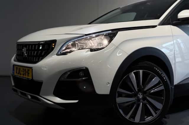 Peugeot 3008 (2019) thumbnail 8