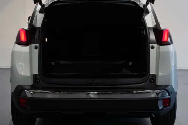 Peugeot 3008 (2019) thumbnail 10