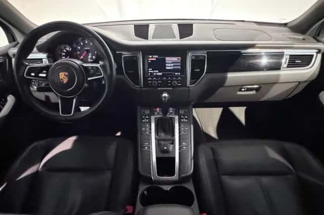 Porsche Macan (2014) thumbnail 2