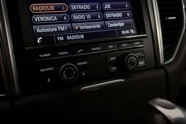 Porsche Macan (2014) thumbnail 35