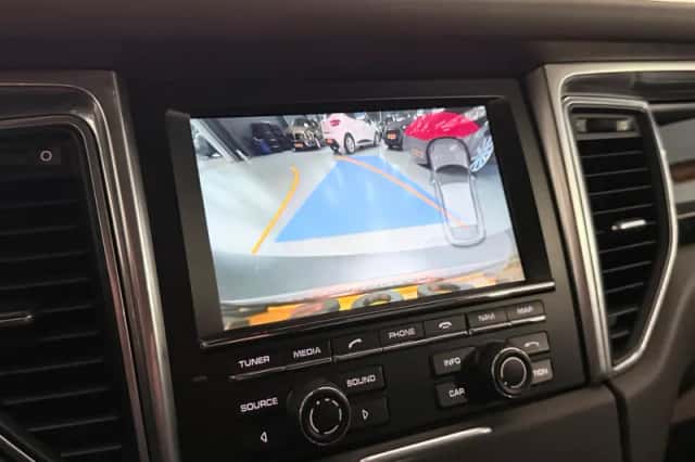 Porsche Macan (2014) thumbnail 36