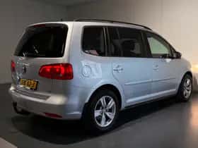 Volkswagen Touran (2015) thumbnail 3
