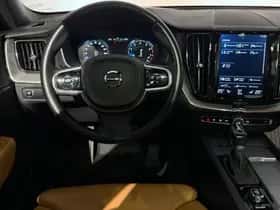 Volvo XC60 (2017) thumbnail 17
