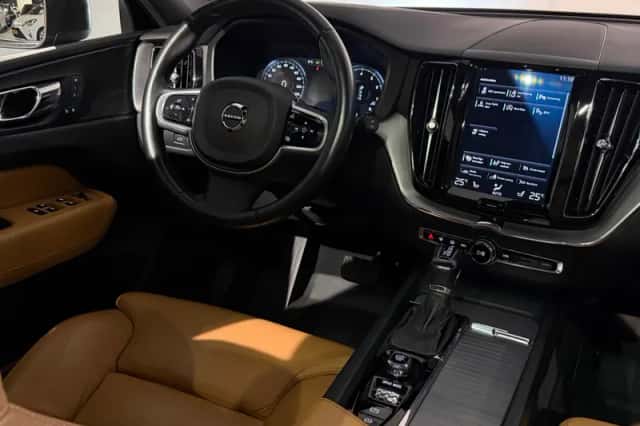 Volvo XC60 (2017) thumbnail 19