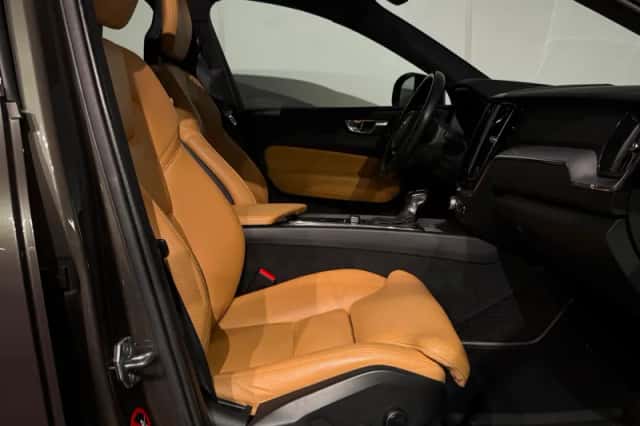Volvo XC60 (2017) thumbnail 30