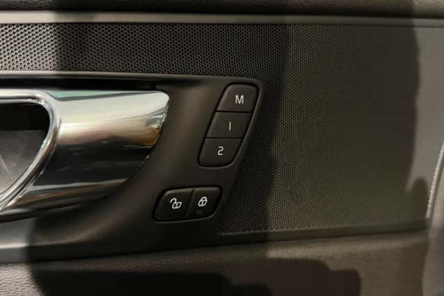 Volvo XC60 (2017) thumbnail 35