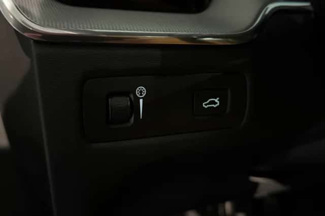 Volvo XC60 (2017) thumbnail 37
