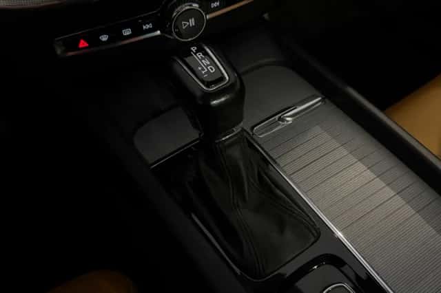 Volvo XC60 (2017) thumbnail 38