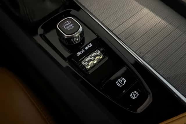 Volvo XC60 (2017) thumbnail 39