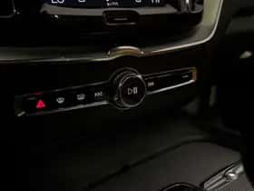 Volvo XC60 (2017) thumbnail 40