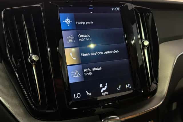Volvo XC60 (2017) thumbnail 41