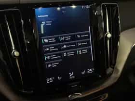 Volvo XC60 (2017) thumbnail 44
