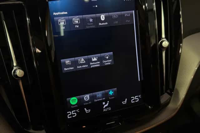 Volvo XC60 (2017) thumbnail 45