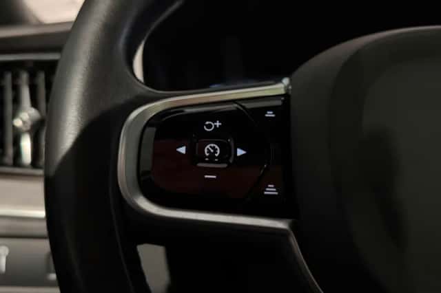 Volvo XC60 (2017) thumbnail 47