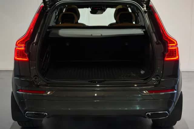 Volvo XC60 (2017) thumbnail 10