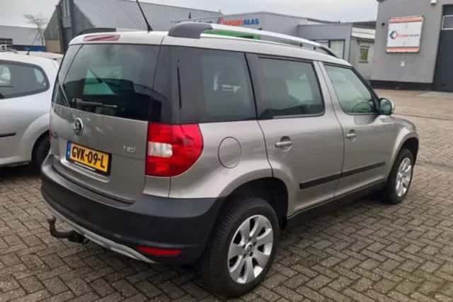 Škoda Yeti (2012) thumbnail 4