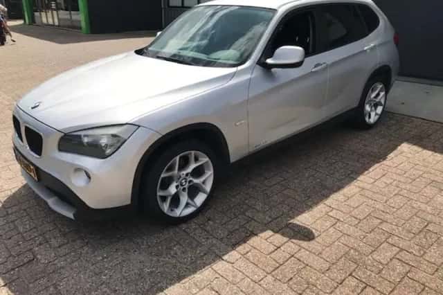 BMW X1 (2011) thumbnail 1