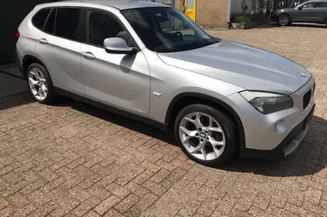 BMW X1 (2011) thumbnail 3