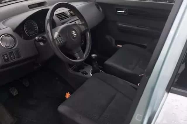Suzuki Swift (2008) thumbnail 6