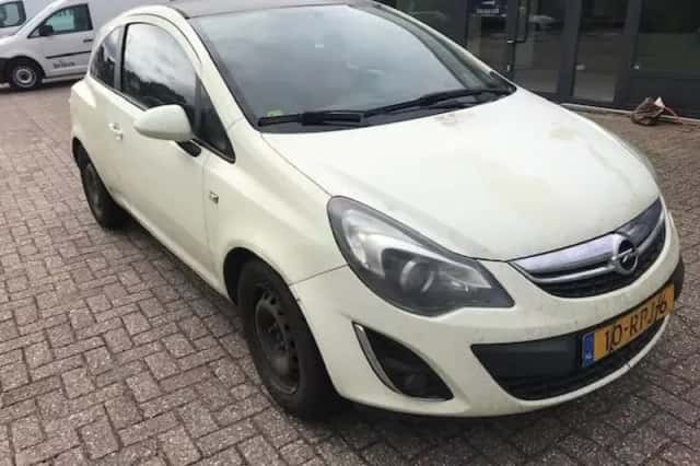 Opel Corsa (2011) thumbnail 3