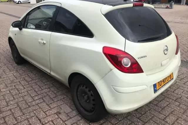 Opel Corsa (2011) thumbnail 5