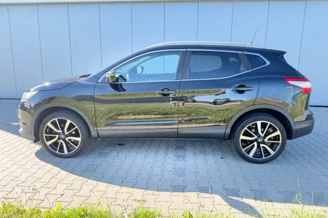 Nissan Qashqai (2016) thumbnail 3