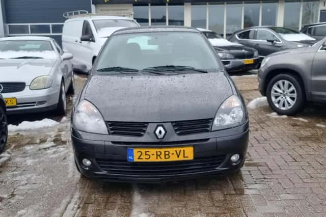 Renault Clio (2005) thumbnail 2