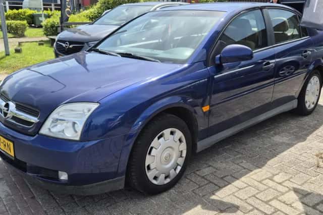 Opel Vectra (2003) thumbnail 2