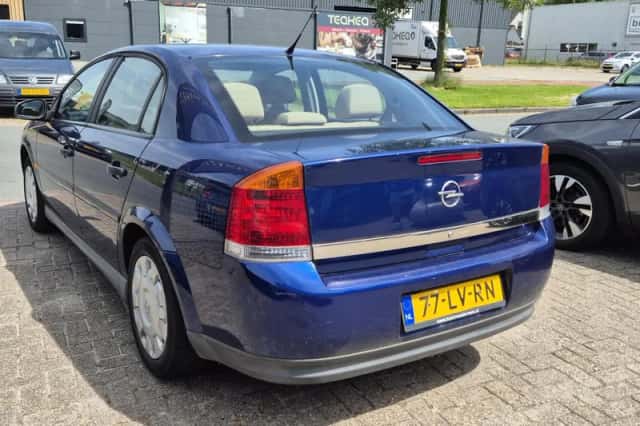 Opel Vectra (2003) thumbnail 5